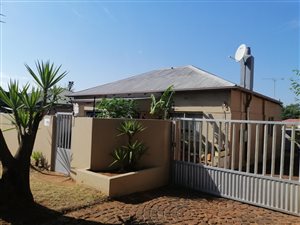 4 Bed House in Roodepoort North