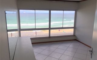 2 Bedroom Apartment in Bloubergstrand