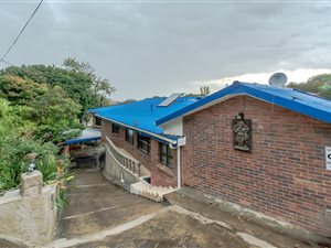 9 Bed House in Stanger Manor