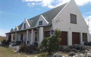 4 Bedroom House in Gansbaai and surrounds
