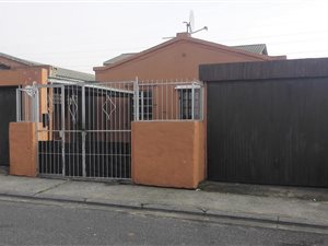 3 Bed House in Lentegeur