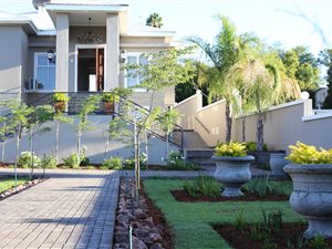 8 Bed House in Middelpos