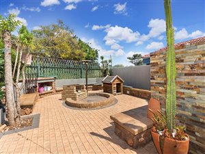 4 Bed House in Magaliesberg Country Estate