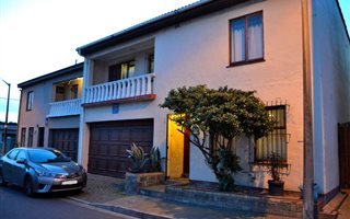 4 Bedroom House in Kensington