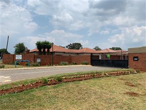 451 m² Land available in Denneoord