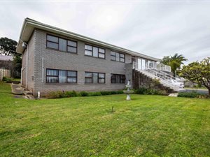4 Bed House in Die Wingerd
