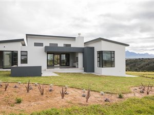 4 Bed House in Oubaai and surrounds