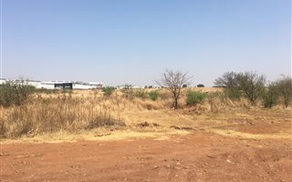 6.7 ha Land available in Olifantsfontein