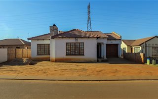 3 Bedroom House in The Orchards