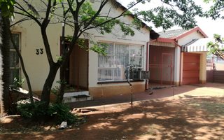 5 Bedroom House in Oberholzer