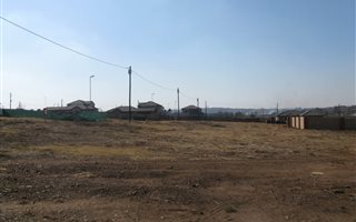 354 m² Land available in Clayville East