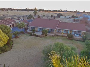 1 ha Farm in Rayton