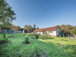 4 Bed House in Die Wingerd