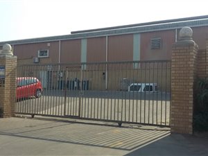 1500 m² Commercial space in Waterfall