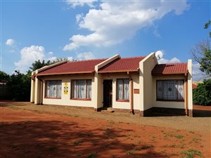 3 Bed House in Geelhoutpark