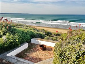 3 Bed House in Boggomsbaai