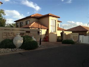 5 Bed House in Amberfield Manor