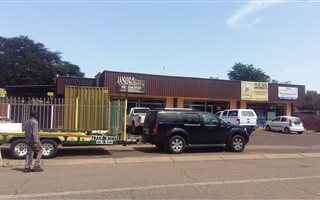 600 m² Commercial space in East Lynne