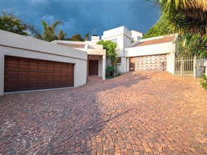 4 Bedroom House in Waterkloof
