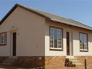 2 Bed House in Vereeniging Central