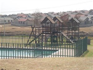 2 Bed Townhouse in Kosmosdal