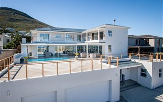 6 Bedroom House in Belvedere