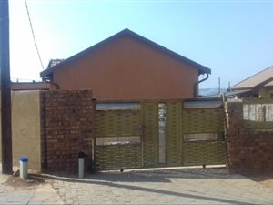3 Bed House in Lotus Gardens