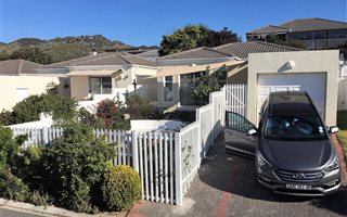3 Bedroom Simplex in Capri