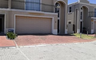 3 Bedroom Townhouse in Gordons Bay Central