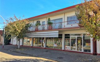 900 m² Commercial space in Hilton