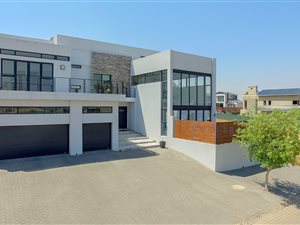 5 Bed House in Waterfall Country Estate