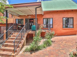 3 Bed House in Highveld