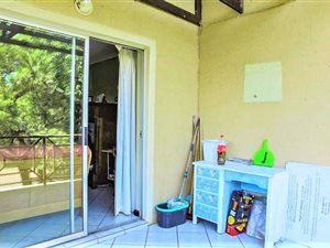 2 Bed Apartment in Die Hoewes