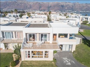 4 Bed House in Harbour Island