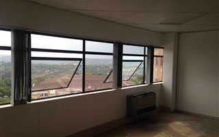 883 m² Commercial space in Ferndale