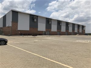 2700 m² Industrial space in Rosslyn