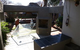 2 Bedroom House in Roodepoort North