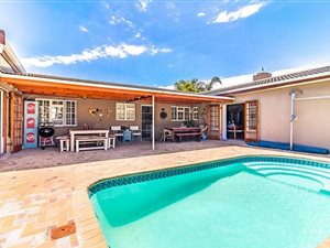 4 Bed House in Klein Nederburg