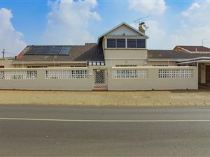 4 Bedroom House in Lenasia