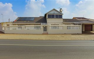 4 Bedroom House in Lenasia