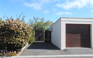 2 Bedroom House in Tableview