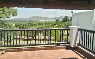 2 Bedroom House in Kosmos