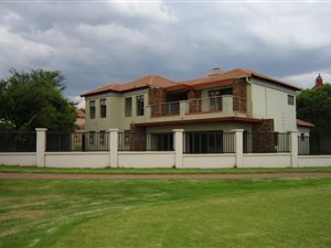 5 Bedroom House in Midfield Estate