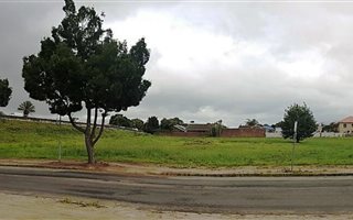 4276 m² Land available in George South
