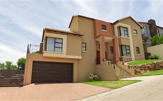 6 Bedroom House in Rietvalleirand