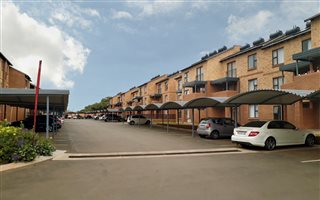 2 Bedroom Apartment in Mooikloof Heights
