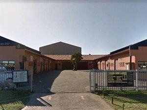 1200 m² Office Space in Alton