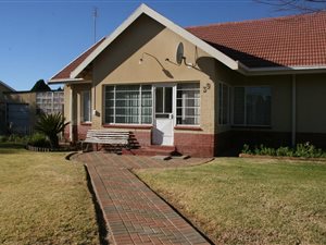 3 Bed House in Songloed