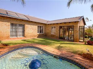 3 Bed Townhouse in Weltevreden Park