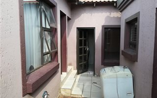 1 Bedroom House in Meadowlands